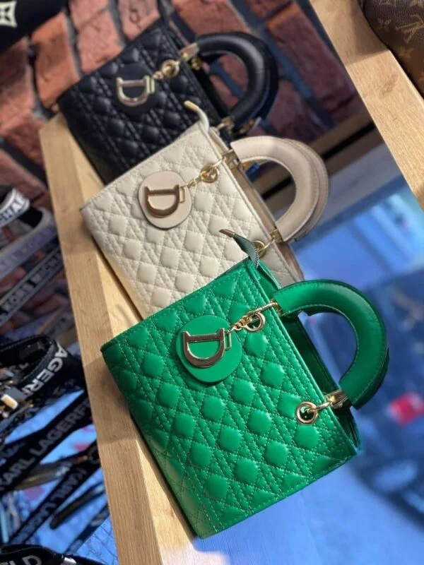 Women Dior Bags Pallets — listing photo 7, lot PC-GENER-0165