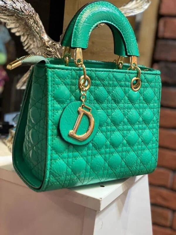 Women Dior Bags Pallets — listing photo 5, lot PC-GENER-0165