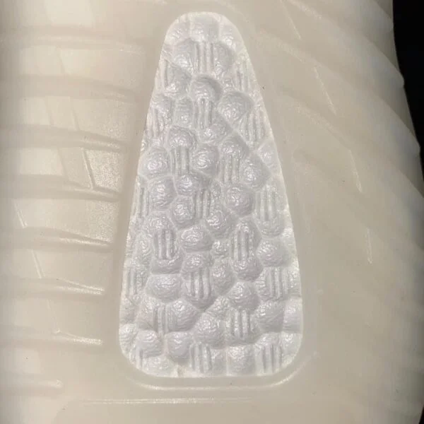 Yeezy Boost 350 v2 Pallets — listing photo 5, lot PC-GENER-0167