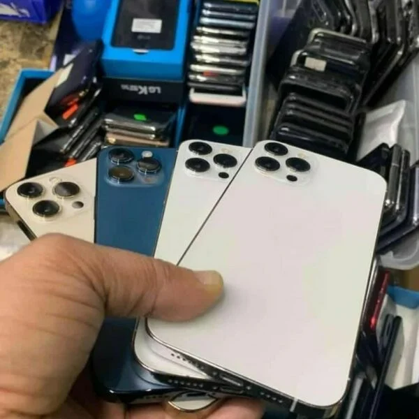 Wholesale Pallets of iPhones — listing photo 3, lot PC-GENER-0162