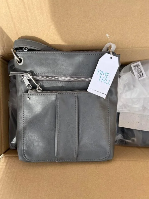 Assorted Purses Partial Pallet — listing photo 4, lot PC-GENER-0033