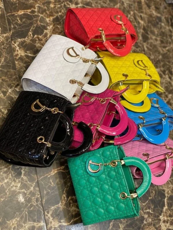 Women Dior Bags Pallets — listing photo 1, lot PC-GENER-0165