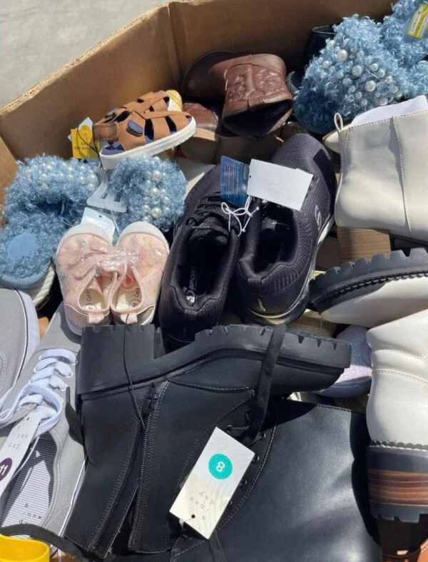 Mixed Shoes Pallet — listing photo 4, lot PC-GENER-0110