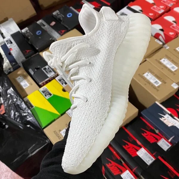Yeezy Boost 350 v2 Pallets — listing photo 8, lot PC-GENER-0167