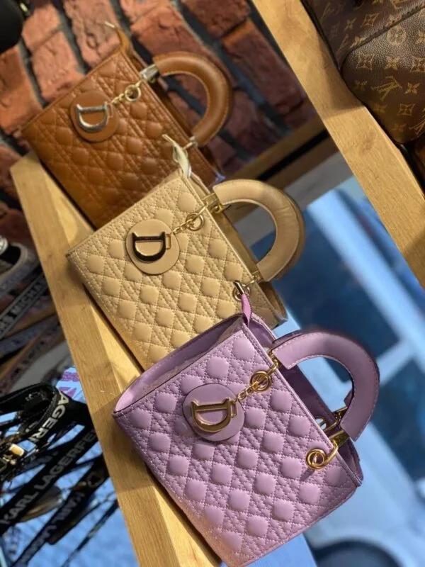 Women Dior Bags Pallets — listing photo 4, lot PC-GENER-0165