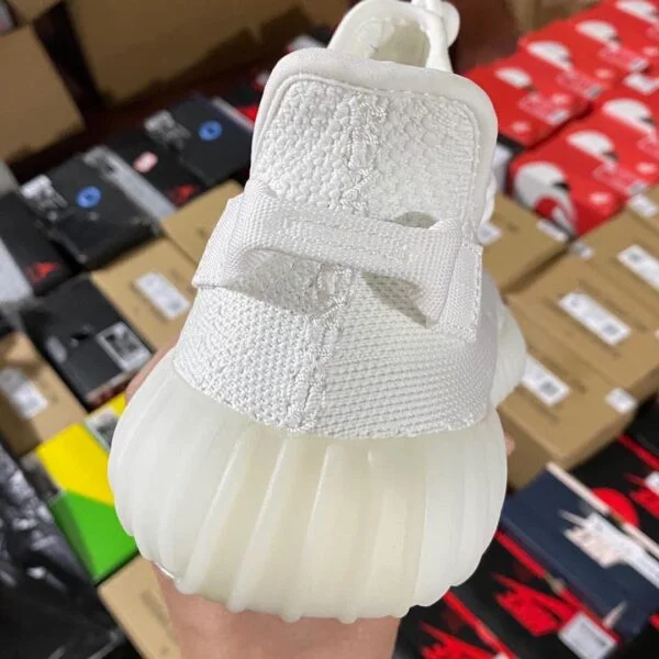 Yeezy Boost 350 v2 Pallets — listing photo 7, lot PC-GENER-0167