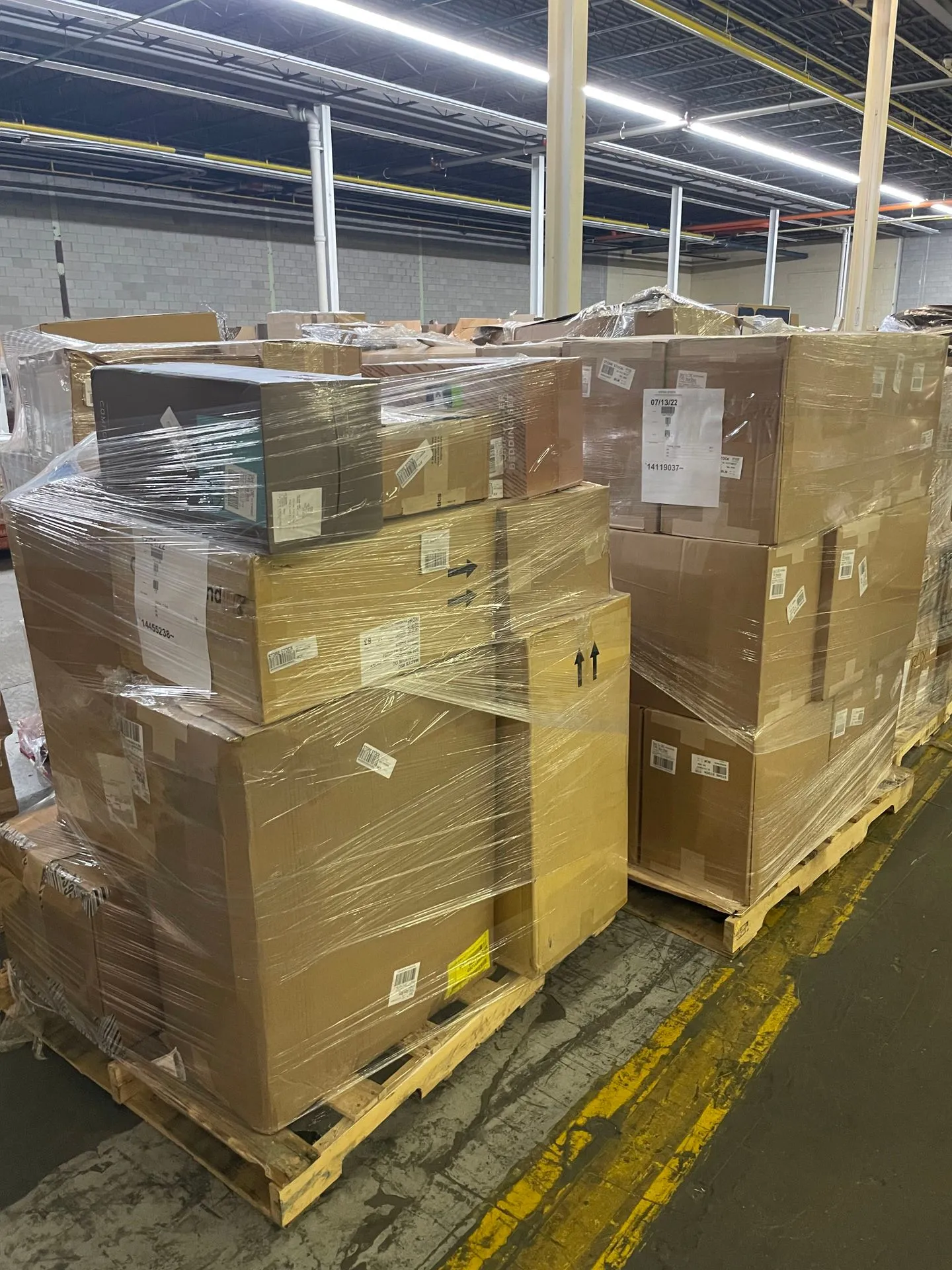 Macy’s Textile Truckload — listing photo 1, lot PC-TRUCK-0238