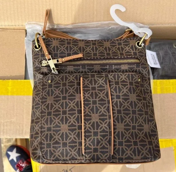 Assorted Purses Partial Pallet — listing photo 1, lot PC-GENER-0033