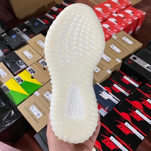 Yeezy Boost 350 v2 Pallets — listing photo 6, lot PC-GENER-0167
