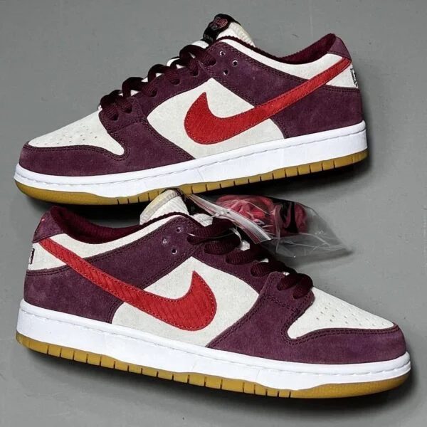 NIKE SB Dunk Low Red Grey — listing photo 5, lot PC-GENER-0114