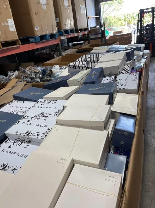New Mixed Shoes Pallets — listing photo 2, lot PC-GENER-0118