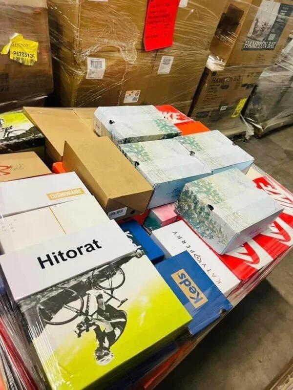 Branded Shoe Load — listing photo 1, lot PC-GENER-0038