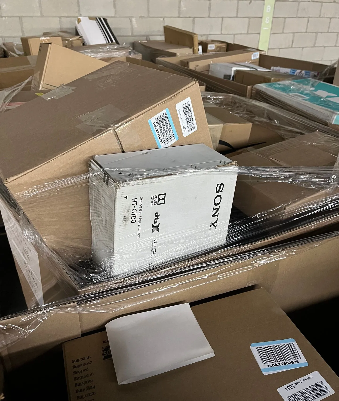 Amazon General Merchandise Truckload — listing photo 1, lot PC-TRUCK-0230