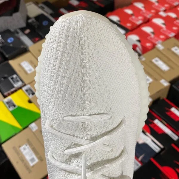 Yeezy Boost 350 v2 Pallets — listing photo 4, lot PC-GENER-0167