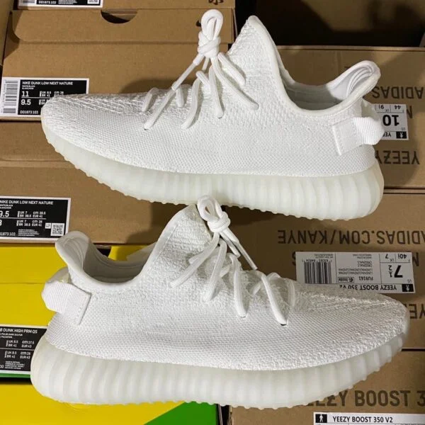 Yeezy Boost 350 v2 Pallets — listing photo 1, lot PC-GENER-0167