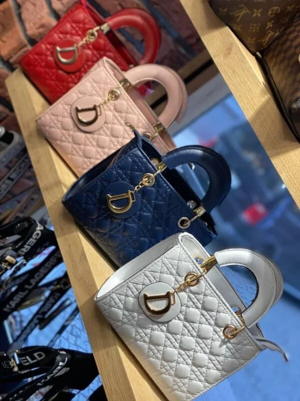Women Dior Bags Pallets — listing photo 3, lot PC-GENER-0165