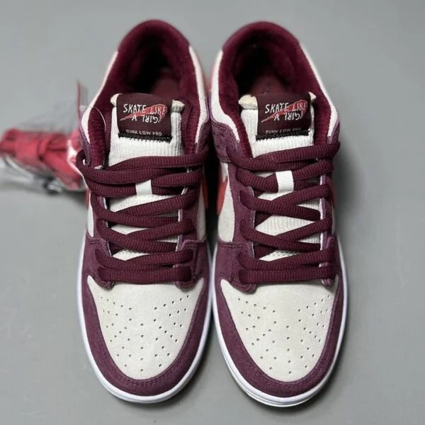 NIKE SB Dunk Low Red Grey — listing photo 1, lot PC-GENER-0114