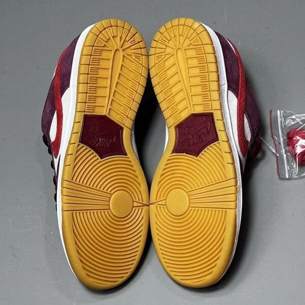 NIKE SB Dunk Low Red Grey — listing photo 4, lot PC-GENER-0114