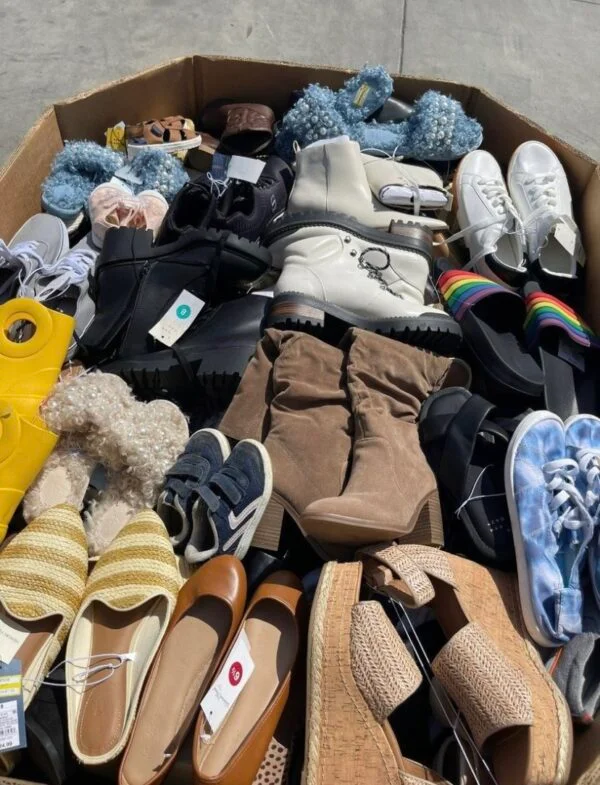 Mixed Shoes Pallet — listing photo 1, lot PC-GENER-0110
