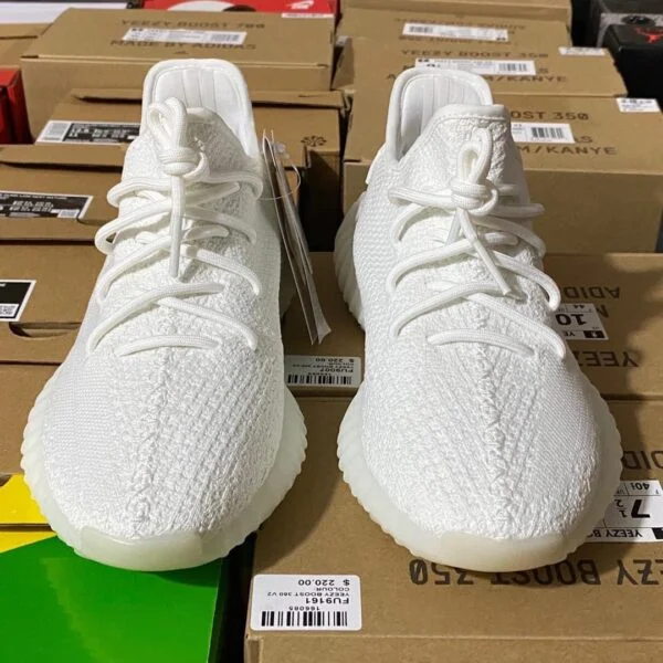 Yeezy Boost 350 v2 Pallets — listing photo 2, lot PC-GENER-0167