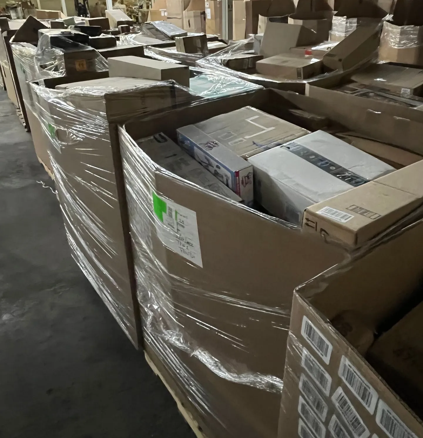 Amazon General Merchandise Truckload — listing photo 2, lot PC-TRUCK-0230